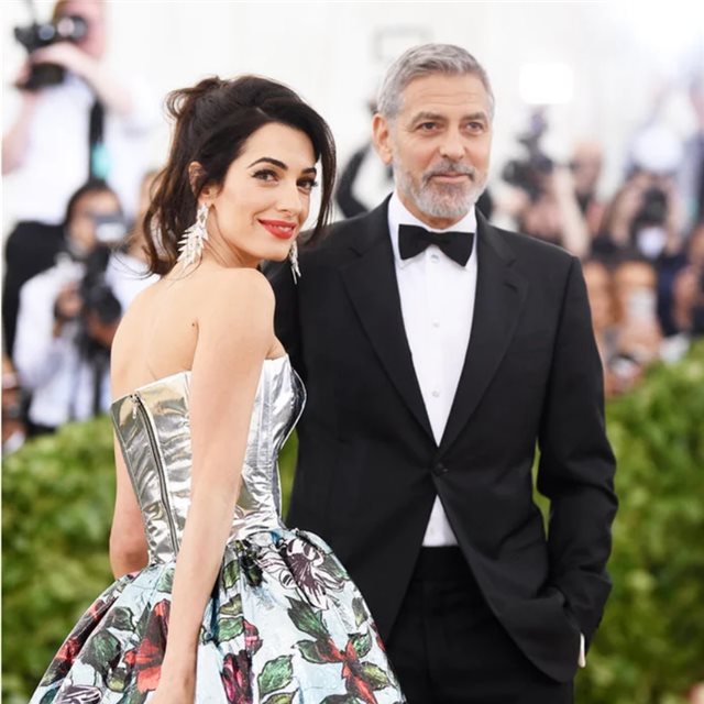 Amal Clooney lleva pantalones a la gala Met 2018