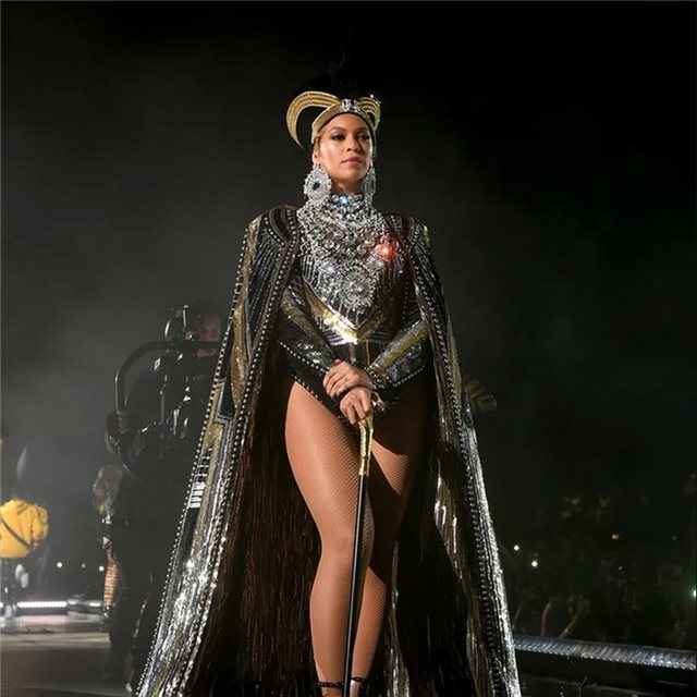 Los 'outfits' de Beyoncé durante su concierto en Coachella significan más de lo que crees 