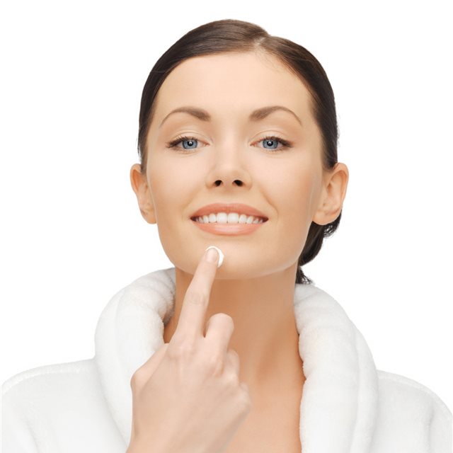 Las mejores cremas para la cara elegidas por dermatólogos según tu tipo de piel 
