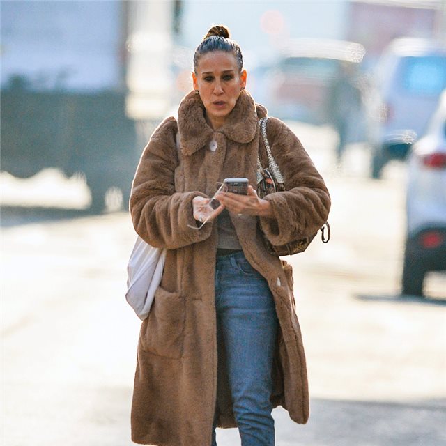 Sarah Jessica Parker tiene el abrigo peluche más deseado en Instagram