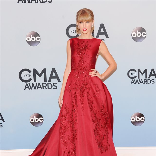 Taylor Swift triunfa en los premios CMA