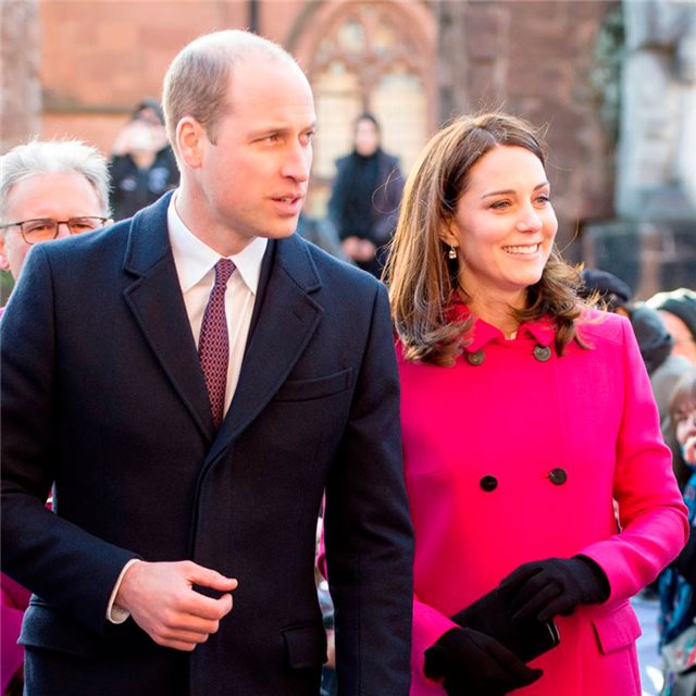 Kate Middleton vuelve a repetir abrigo en su 'look' de premamá