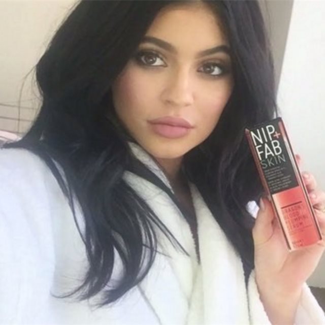 Kylie Jenner presume de su amor por NIP+FAB