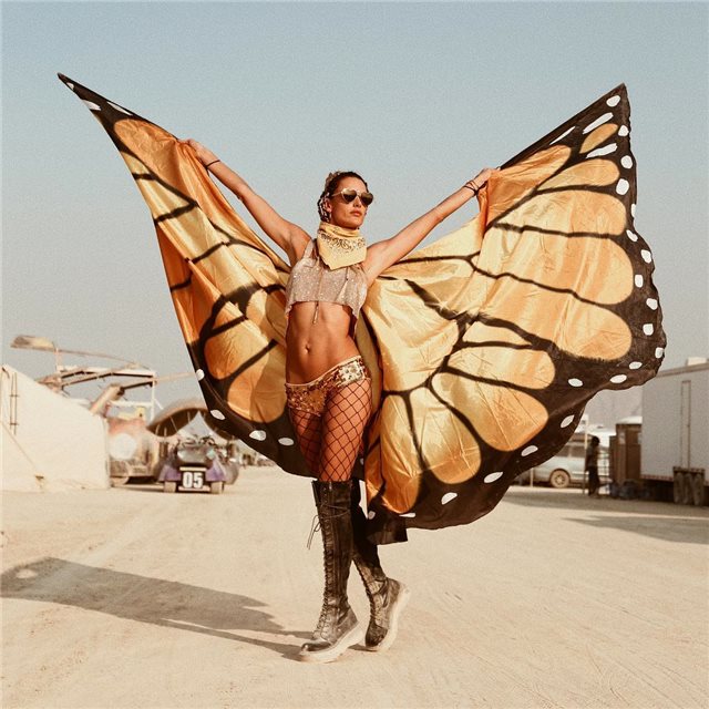 Burning Man, el festival que destapa los 'looks' más rompedores de Alessandra Ambrosio y más ángeles de Victoria's Secret