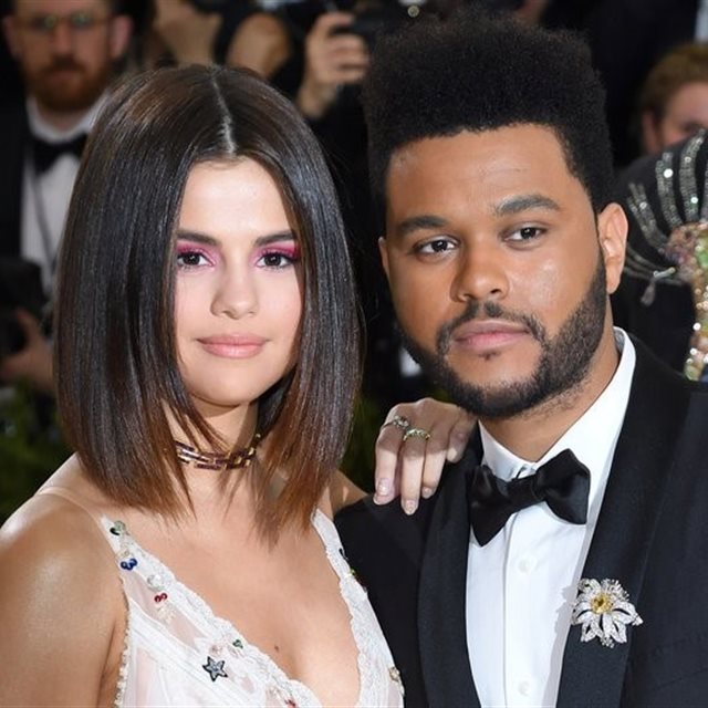 The Weeknd llora por Selena Gomez en el escenario de Coachella 