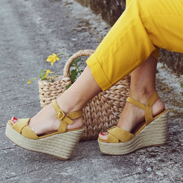 Cuñas de esparto: los zapatos de mujer más cómodos del verano