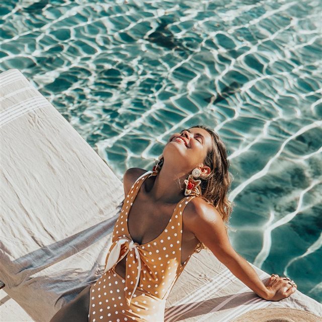 Sabemos dónde comprar los bañadores y bikinis de nuestras 'celebrities' en Instagram
