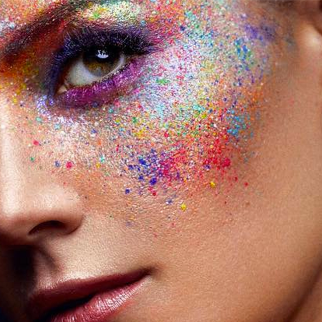 Tendencias belleza: cómo llevar (bien) el maquillaje con purpurina este verano