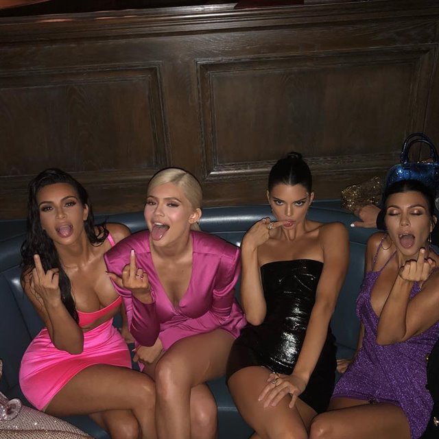 El look de Kylie Jenner en la fiesta de su 21 cumpleaños con sus hermanas