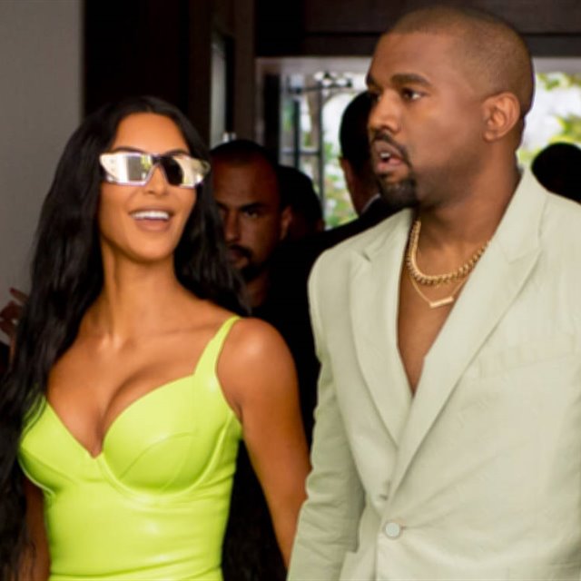 Kanye West desata polémica en Twitter por su calzado para ir de boda