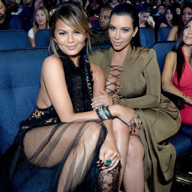 Kim Kardashian y Chrissy Teigen se rinden a estos implantes joya y el resultado es... ¿alucinante?