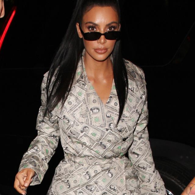 A Kim Kardashian le toca la lotería en forma de vestido