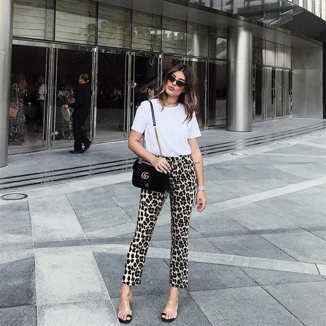 Los pantalones de leopardo que todo el mundo tiene son de Zara