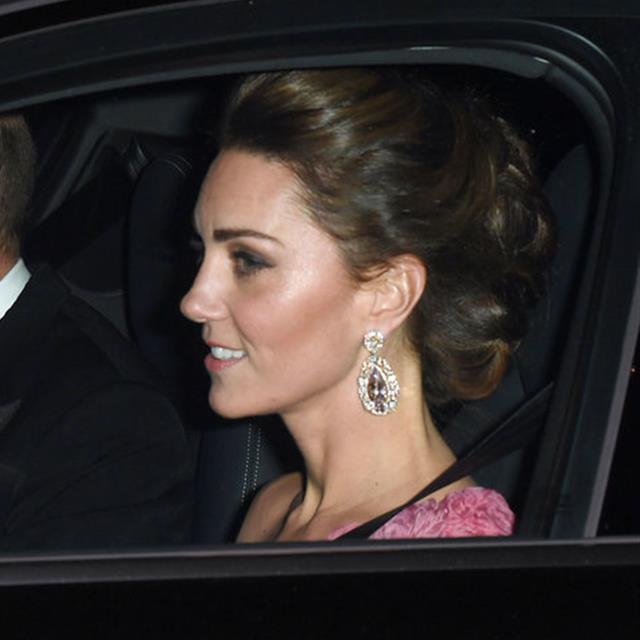 Kate Middleton apuesta por un vestido de fiesta del color rosa más de moda