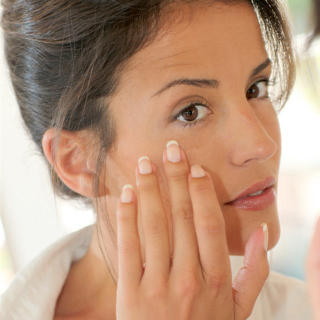 Las mejores cremas antiarrugas de farmacia según la valoración de los usuarios
