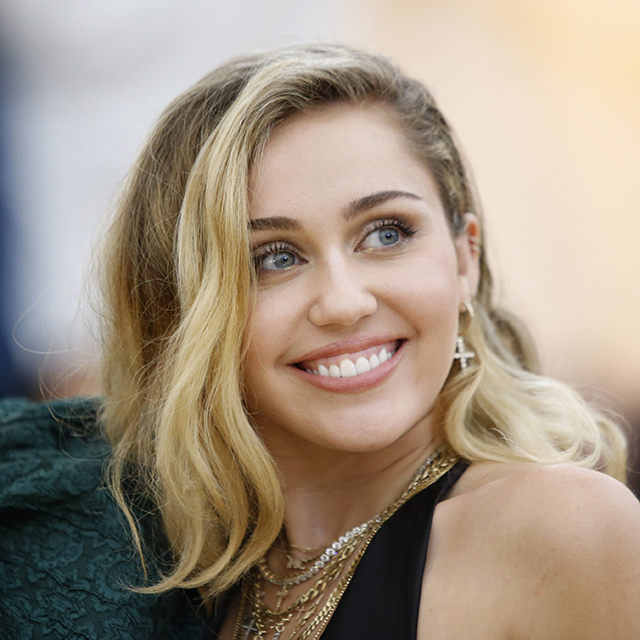 Miley Cyrus quiere ser el hombre de la casa... y no nos sorprende