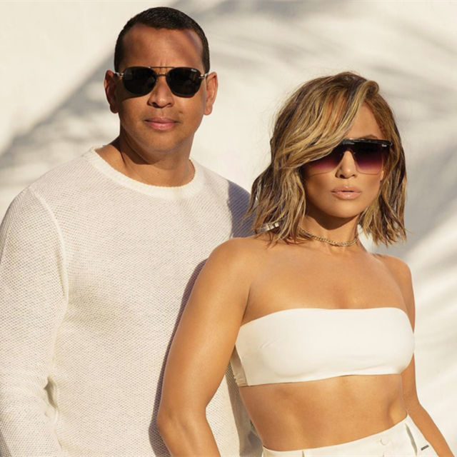 Jennifer Lopez ha diseñado las gafas de sol para un verano 'low cost'