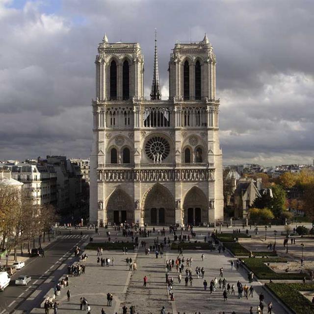 El homenaje de las 'celebrities' a la catedral de Notre Dame