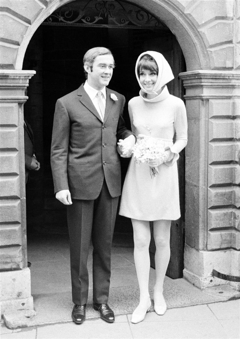 Audrey Hepburn y Andrea Dotti el día de su boda en 1969