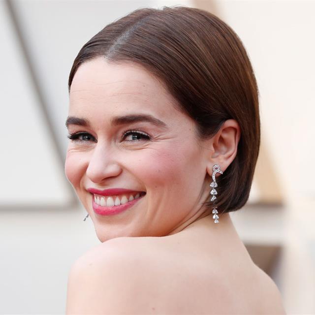 Emilia Clarke se sintió "muy poco atractiva" tras sus cirugías cerebrales