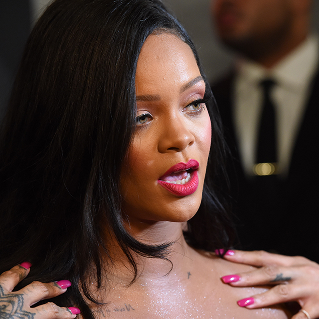 Rihanna se atreve con la manicura que compite con la francesa