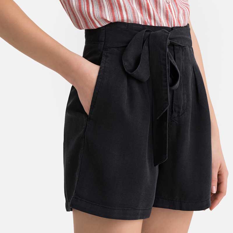 Mujer Ropa de Shorts de Shorts largos y por la rodilla Pantalones cortos negros a rayas con cinturilla elástica de SELECTED de color Negro 