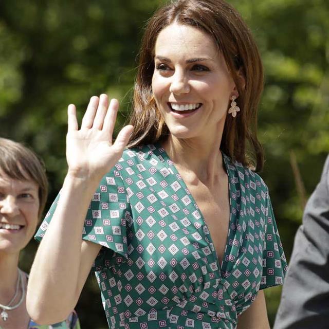 Tenemos la versión rebajada del look más veraniego (y que hace tipazo) de Kate Middleton 