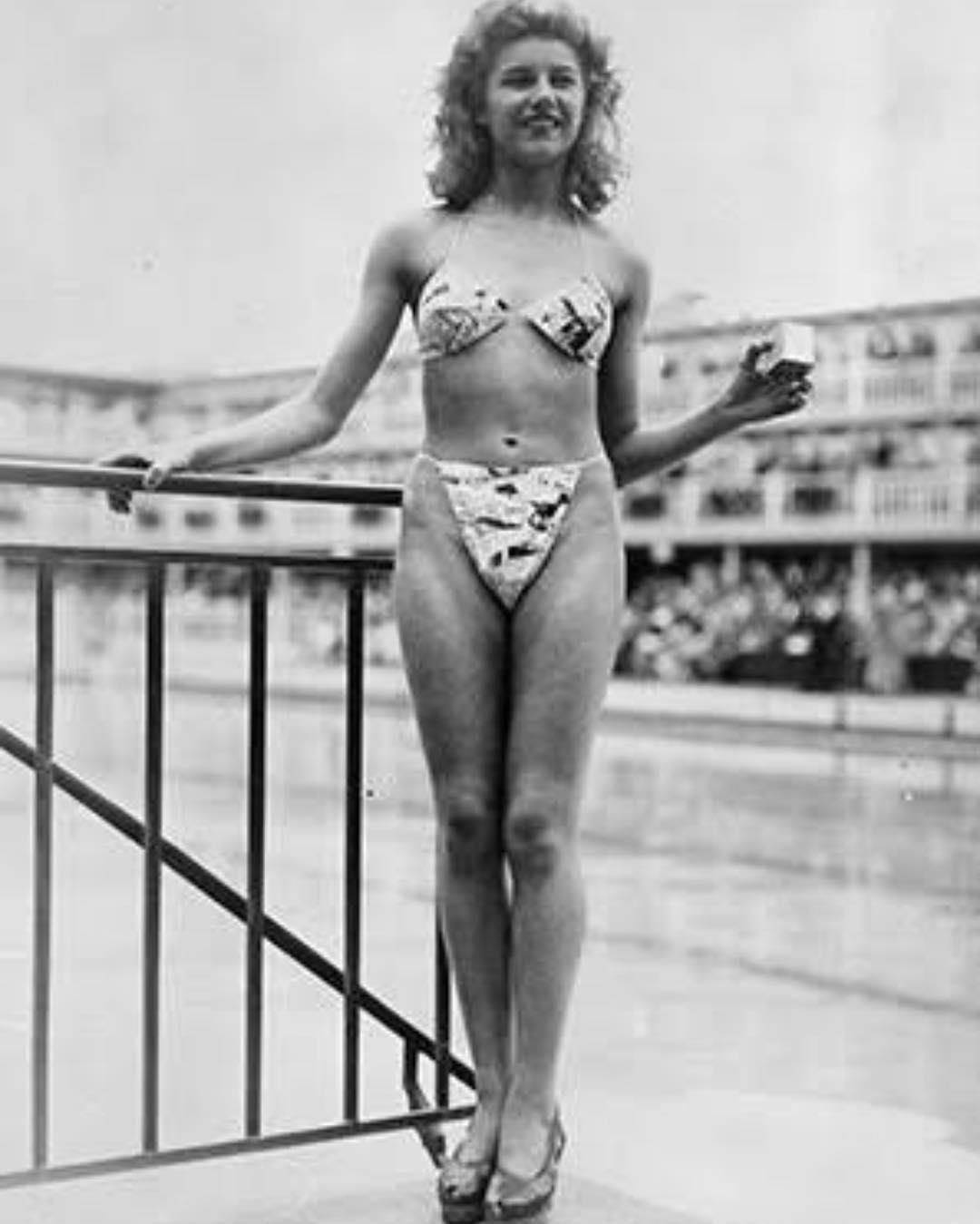 Micheline Bernardine, primera mujer en desfilar en bikini 