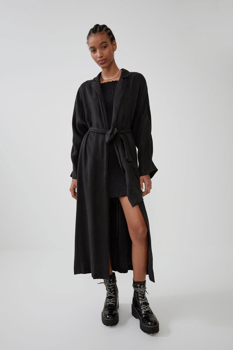 abrigos-de-moda-otoño-invierno-2019-2020-trench-negro