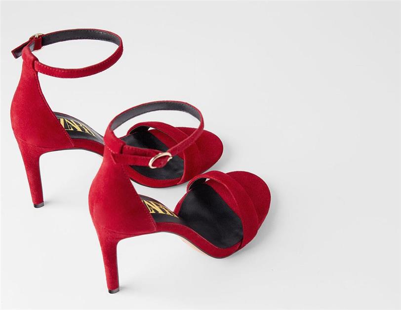Nuria Roca lleva las sandalias de Zara perfectas para el otoño 