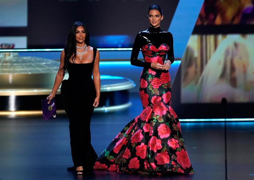 Kim Kardashian y Kendall Jenner en los Emmy 2019