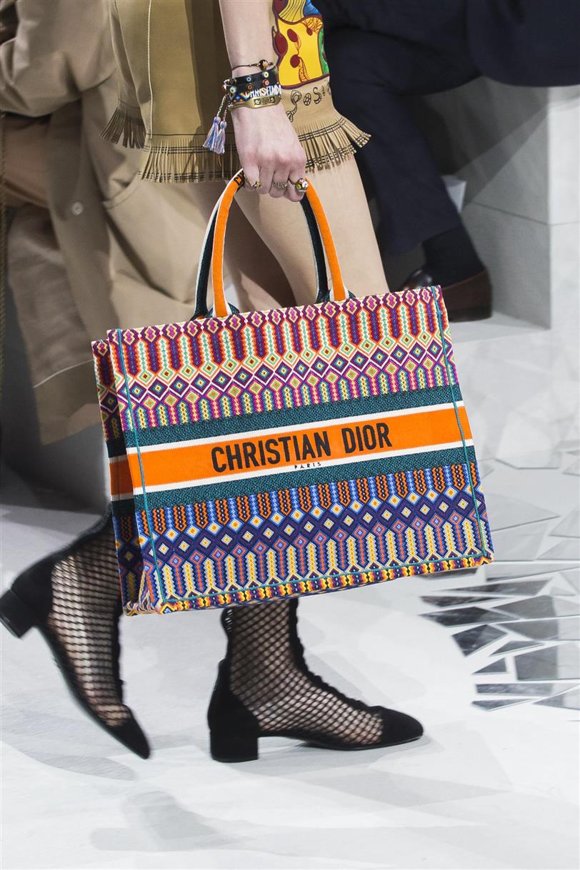 Bolso con estampado étnico de Dior 