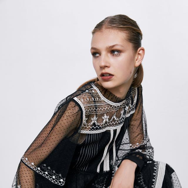 Zara se inspira en la firma de moda londinense favorita de Letizia Ortiz con este VESTIDAZO