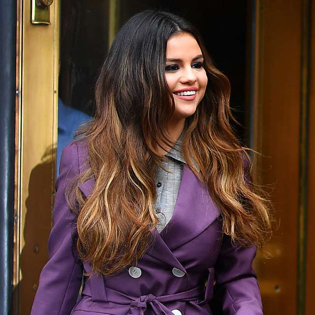 Selena Gomez estrena corte de pelo con el flequillo que mejor queda a las caras redondas