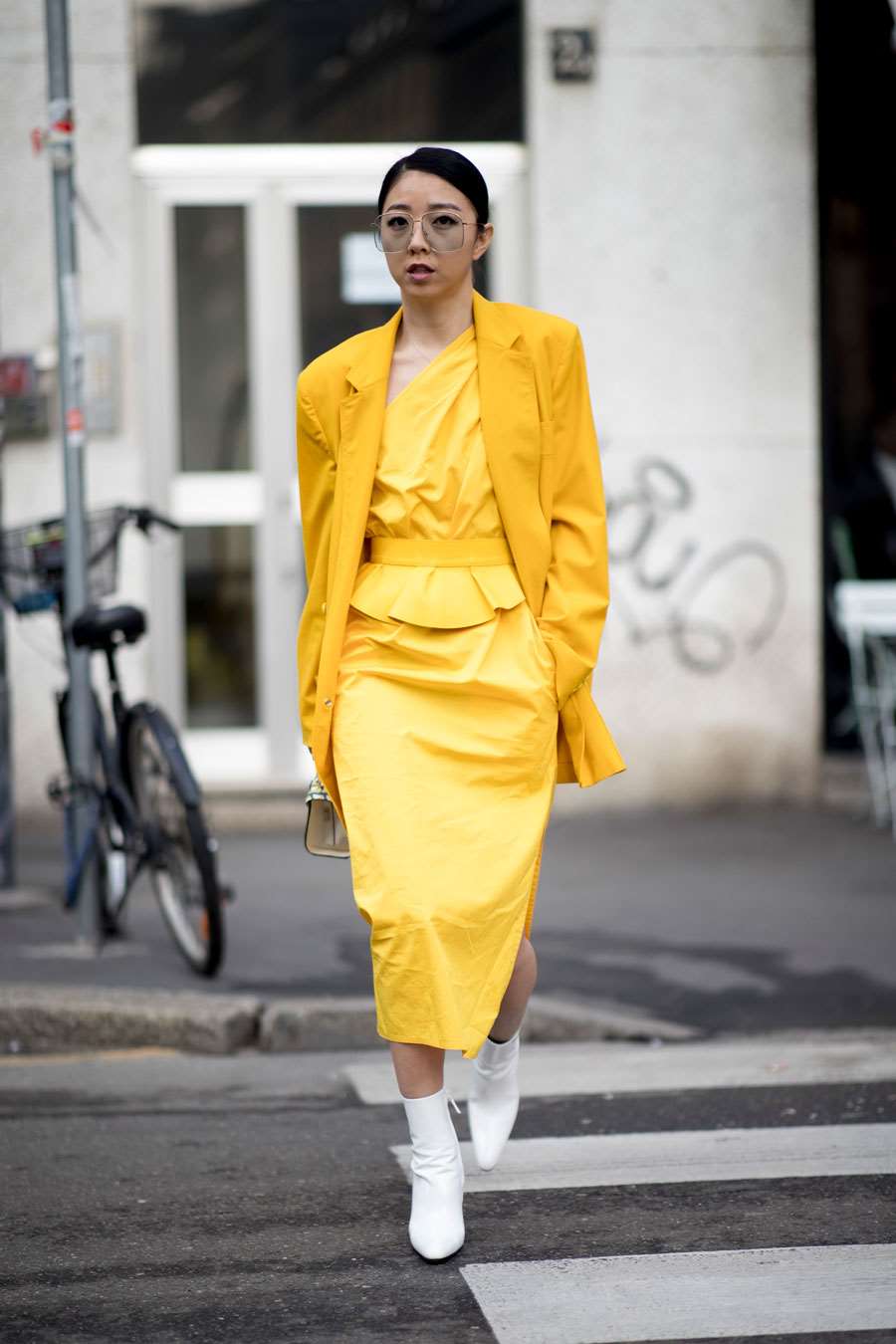 tendencias-de-moda-2020-out-total-look-amarillo
