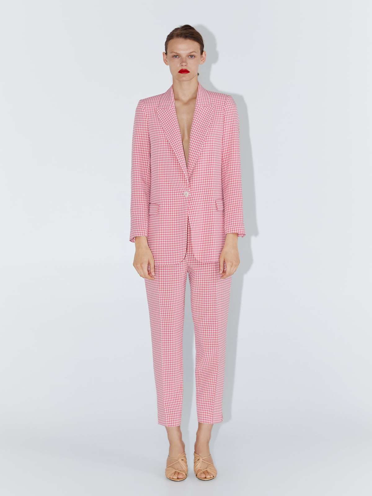 traje-cuadros-vichy-rebajas-zara. Zara Special Prices: traje estampado con cuadros vichy rosas