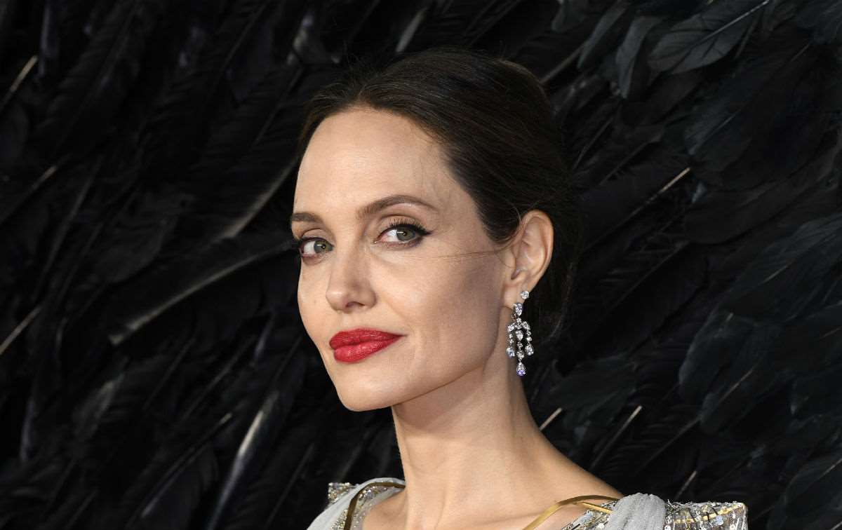El ‘doe-eyed’ como Angelina Jolie