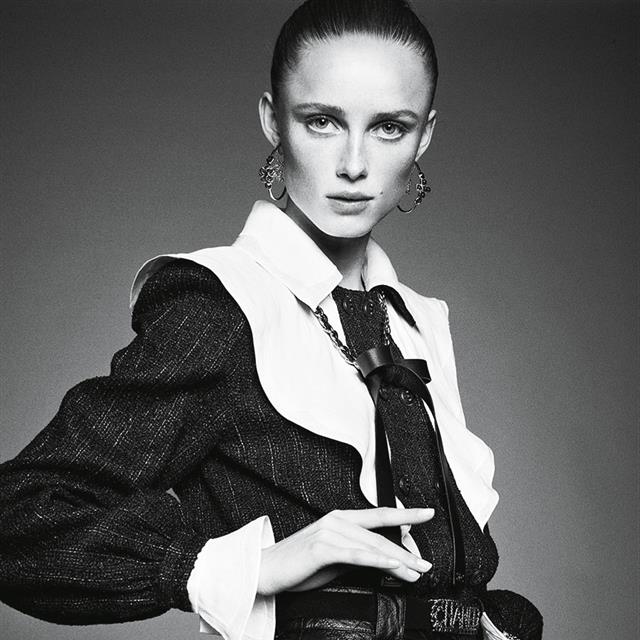 Esta es la historia de la chaqueta más icónica de Chanel (que sigue siendo tendencia)