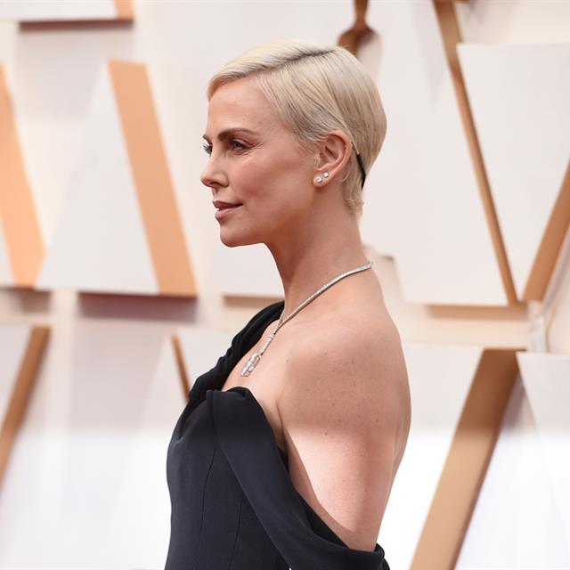 El secreto tras el increíble peinado de Charlize Theron en los Oscar 2020