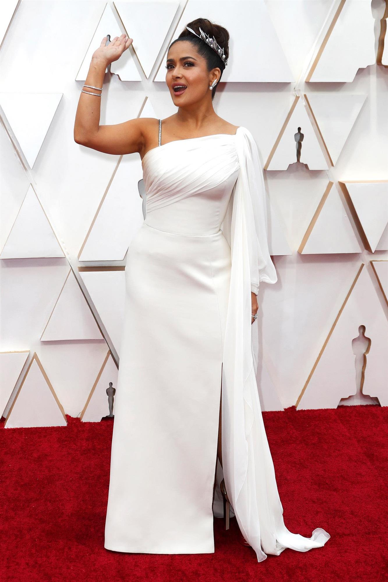 El vestido de novia de Salma Hayek en los Oscar 2020