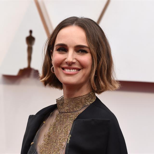 Si te gusta el maquillaje natural y luminoso, atenta al look de Natalie Portman en los Oscar 2020