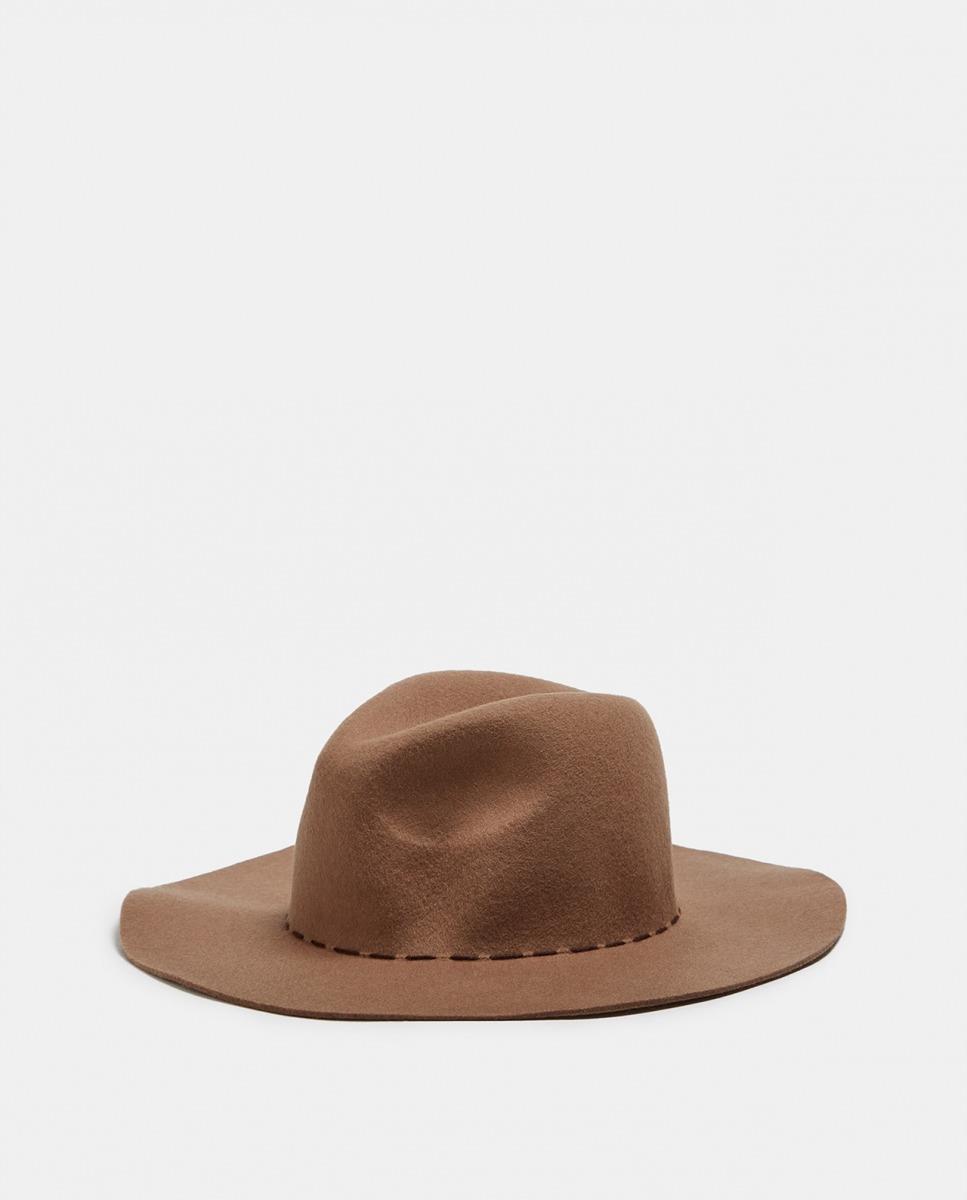 843391772735700 WWW 967x1200. Sombrero de lana en marrón, de Adolfo Domínguez