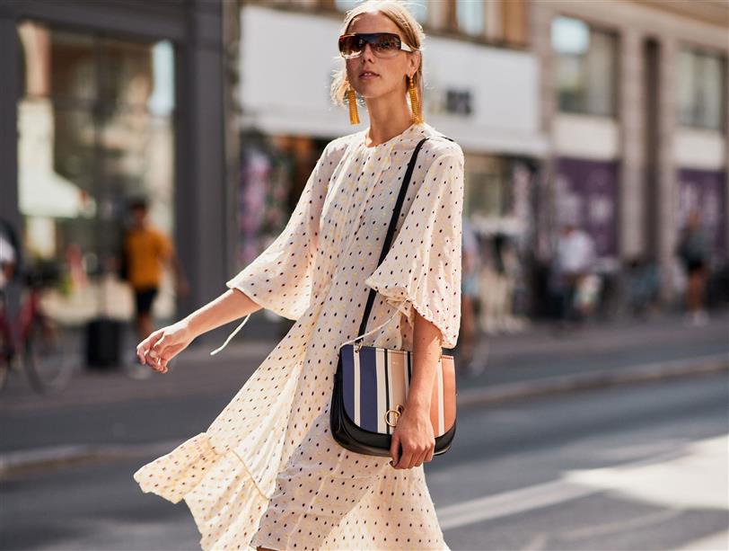 Zara Vestido estilo flounce estampado a lunares look Street-Style Moda Vestidos Vestidos estilo flounce 