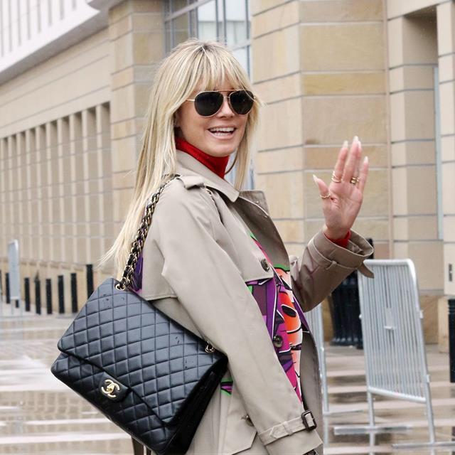Heidi Klum reivindica el bolso más clásico, el único que combina con todos los looks