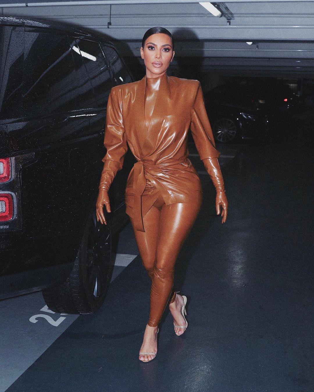 Como no combinar ropa: el look ultra ajustado de Kim Kardashian