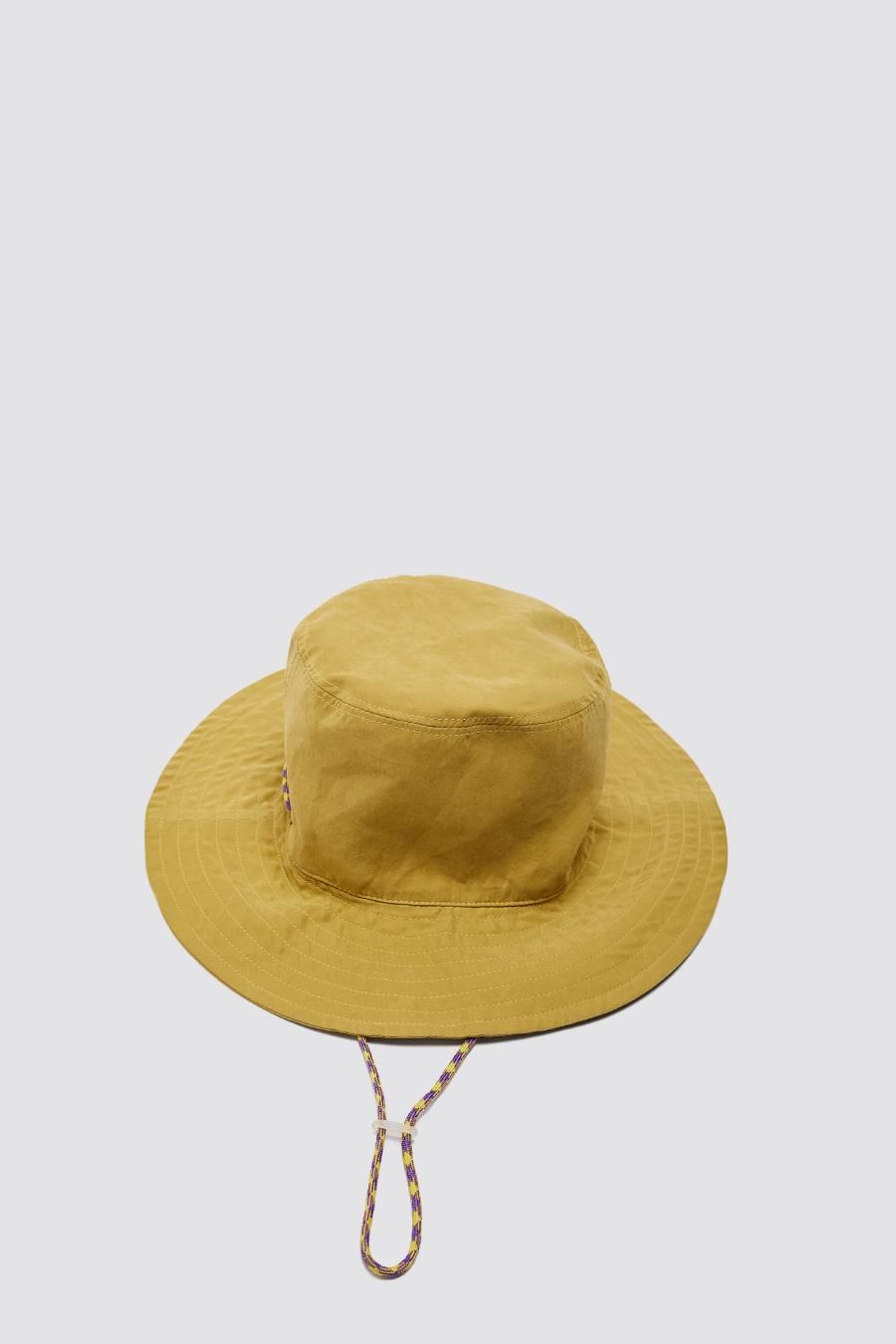 zara-bano-sombrero