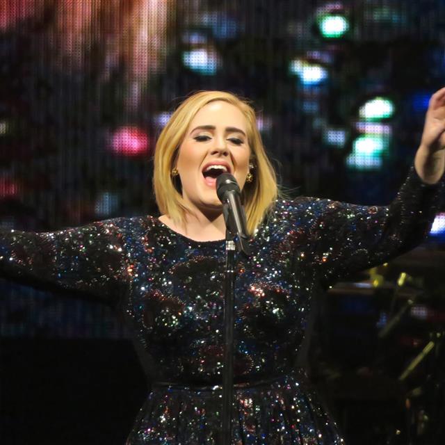 El entrenador personal de Adele responde a las críticas por la pérdida de peso de la cantante