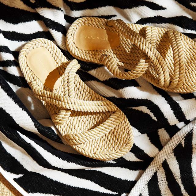 Estas son las sandalias de Zara Home que mejor quedan con tus vestidos blancos este verano 