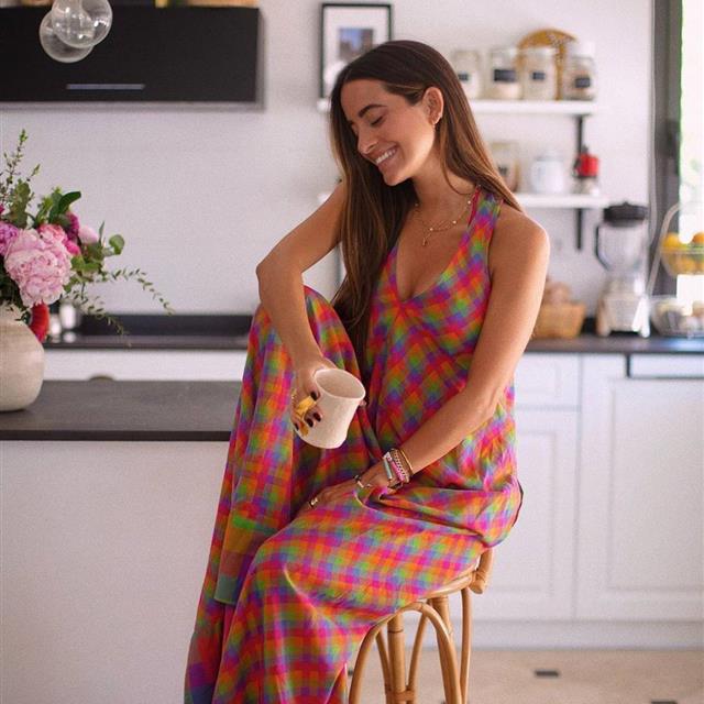María Fernández Rubíes tiene el vestido cómodo perfecto para llevar con alpargatas de cuña