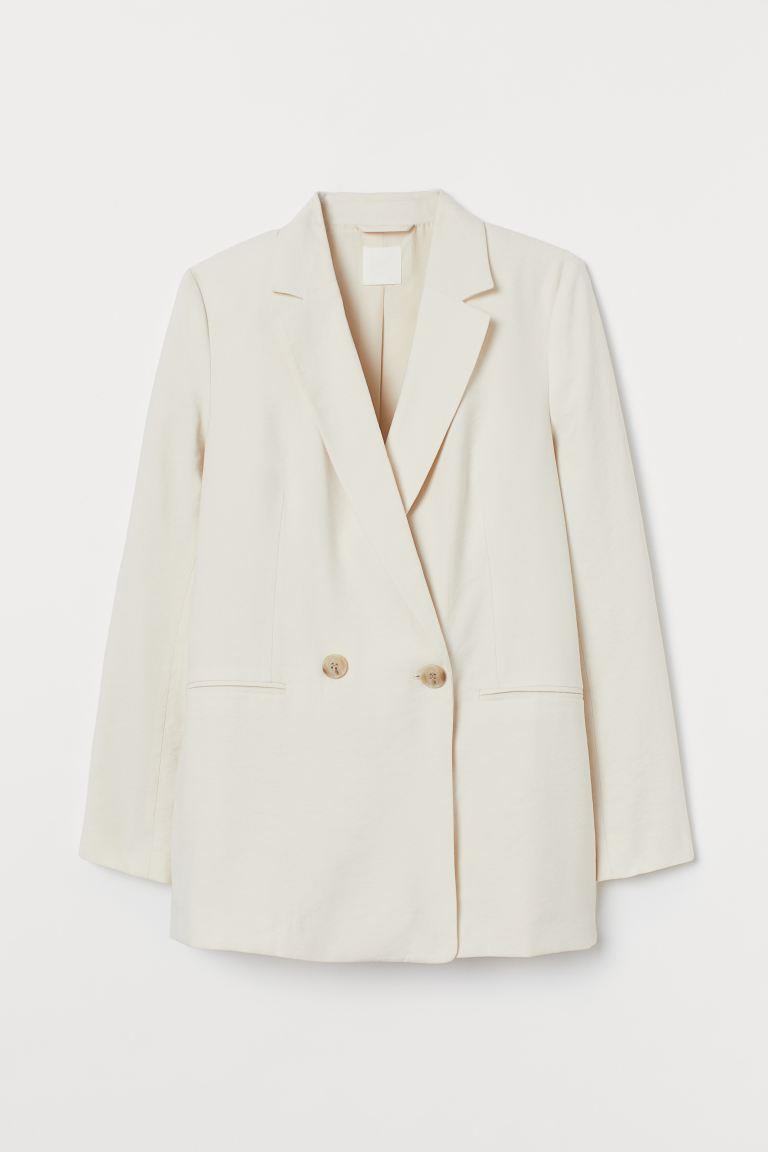 blazer-blanca-rebajas-hym. Blazer blanca con doble botonadura, de H&M